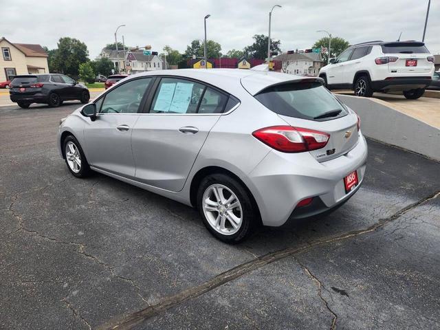 Photo of 2017 Silver Ice Metallic Chevrolet Cruze