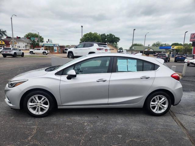 Photo of 2017 Silver Ice Metallic Chevrolet Cruze