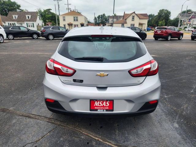 Photo of 2017 Silver Ice Metallic Chevrolet Cruze