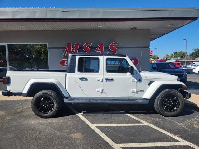 Photo of 2023 Bright White Jeep Gladiator