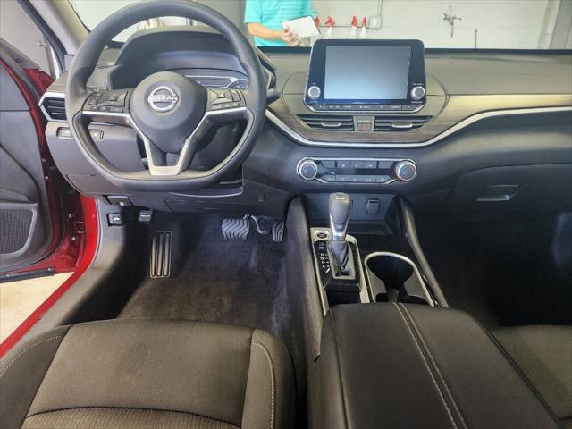 Photo of 2024 Scarlet Ember Nissan Altima