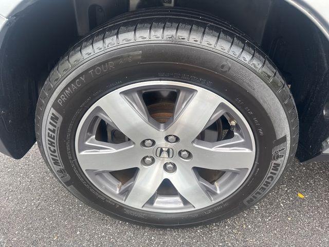Photo of 2014 Alabaster Silver Metallic Honda Pilot