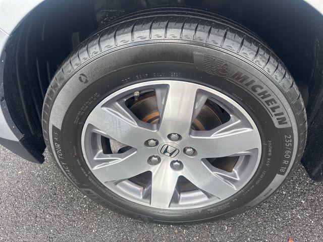 Photo of 2014 Alabaster Silver Metallic Honda Pilot