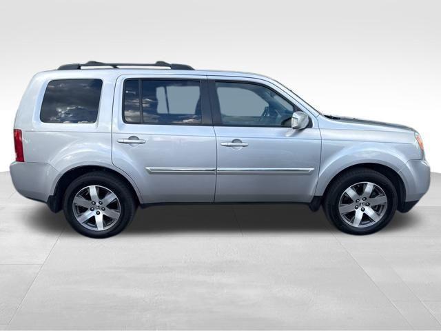 Photo of 2014 Alabaster Silver Metallic Honda Pilot