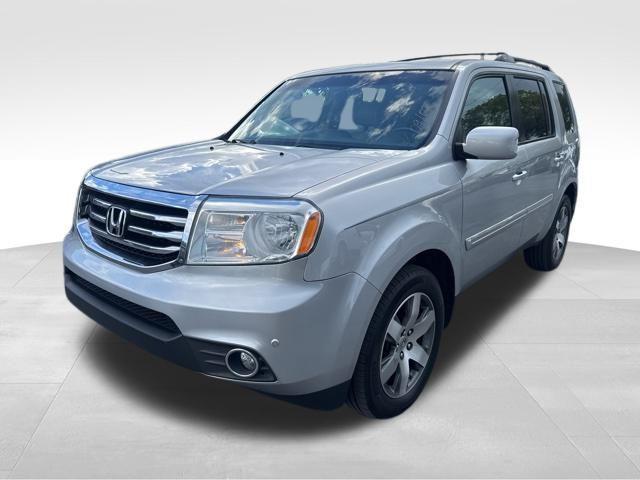 Photo of 2014 Alabaster Silver Metallic Honda Pilot