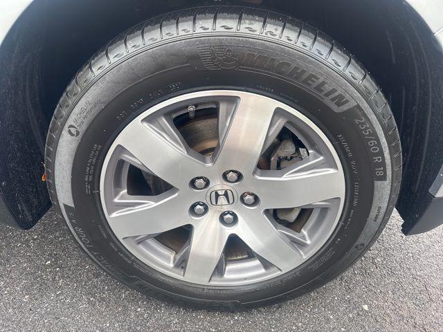 Photo of 2014 Alabaster Silver Metallic Honda Pilot