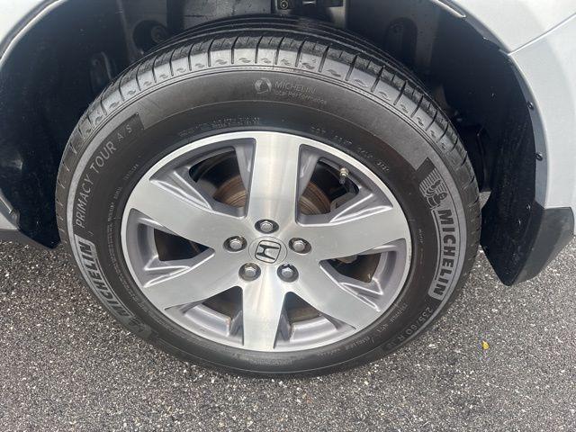Photo of 2014 Alabaster Silver Metallic Honda Pilot
