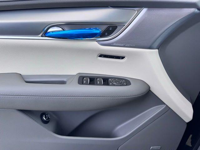Photo of 2025 Emerald Lake Metallic Cadillac XT5