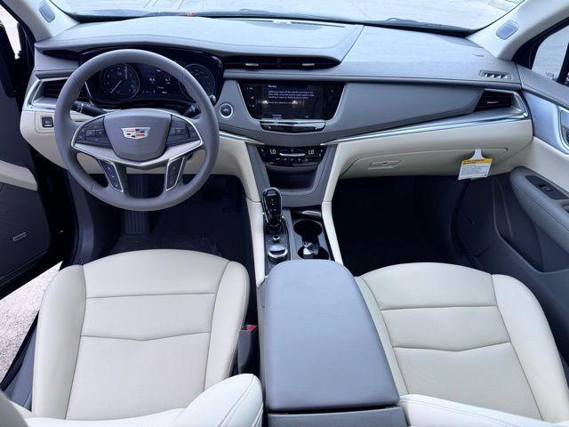 Photo of 2025 Emerald Lake Metallic Cadillac XT5