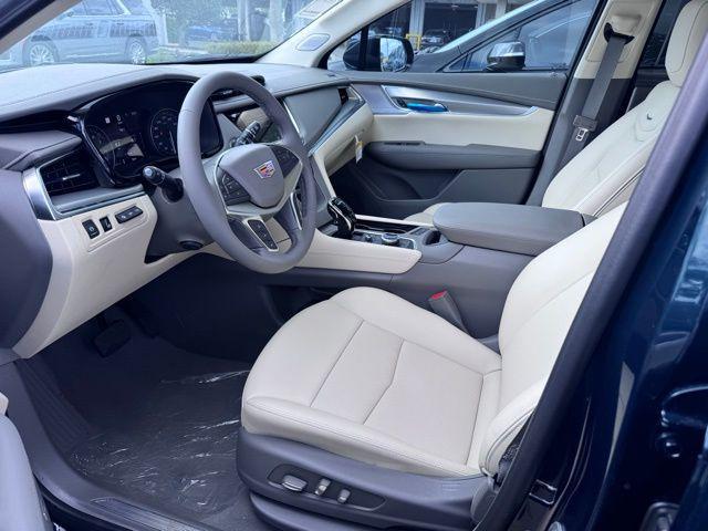 Photo of 2025 Emerald Lake Metallic Cadillac XT5