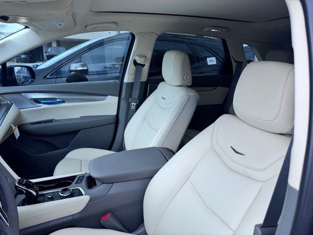 Photo of 2025 Emerald Lake Metallic Cadillac XT5