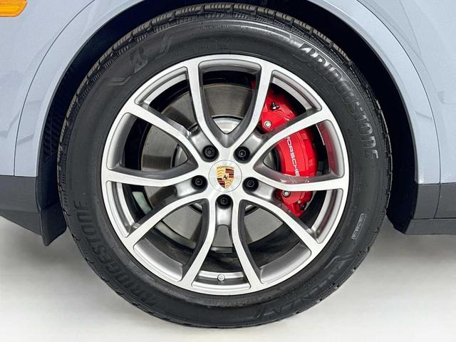 Photo of 2025 Arctic Grey Porsche Cayenne