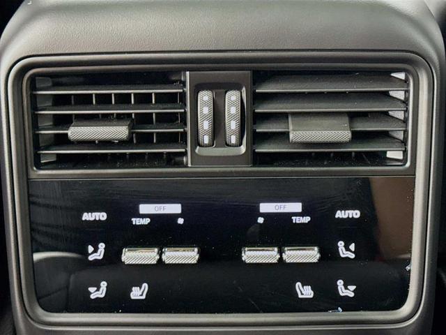 Photo of 2025 Arctic Grey Porsche Cayenne