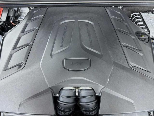 Photo of 2025 Arctic Grey Porsche Cayenne