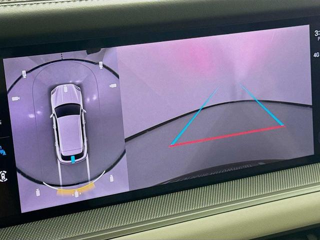 Photo of 2025 Arctic Grey Porsche Cayenne