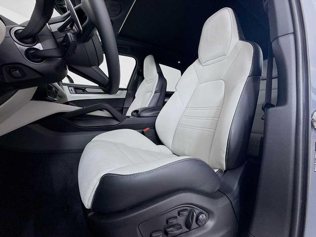 Photo of 2025 Arctic Grey Porsche Cayenne