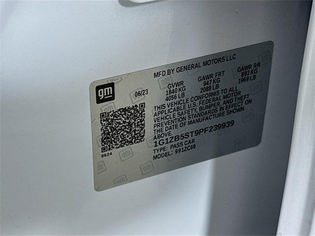 Photo of 2023 Summit White Chevrolet Malibu