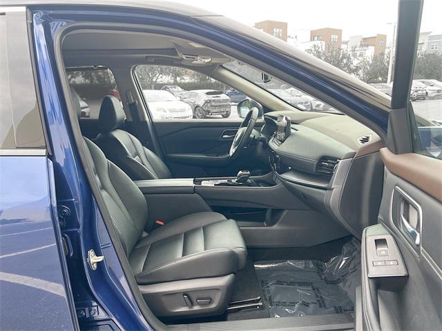 Photo of 2021 Caspian Blue Metallic/Super Black Nissan Rogue