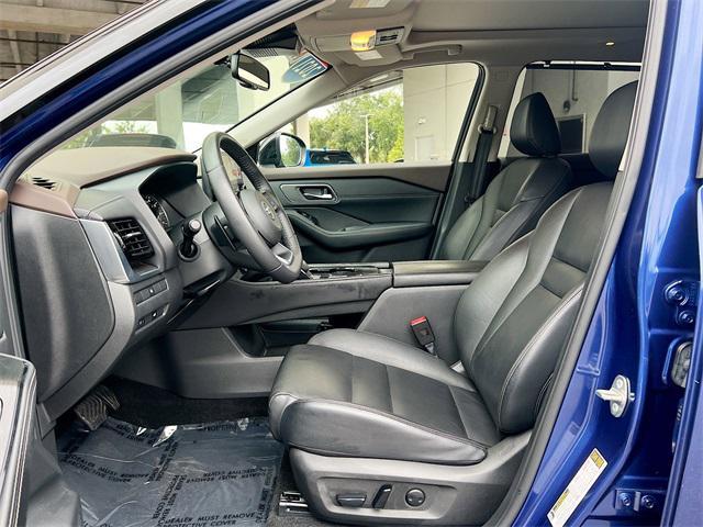 Photo of 2021 Caspian Blue Metallic/Super Black Nissan Rogue