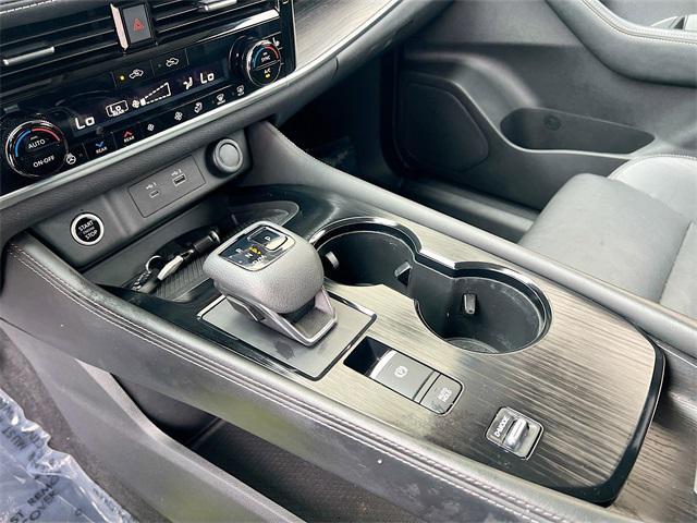 Photo of 2021 Caspian Blue Metallic/Super Black Nissan Rogue