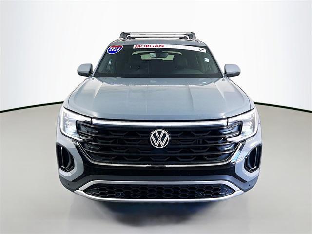 Photo of 2024 Platinum Gray Metallic Volkswagen Atlas Cross Sport