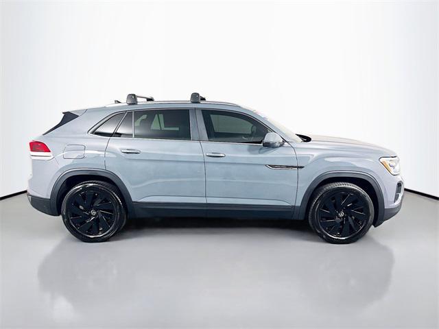 Photo of 2024 Platinum Gray Metallic Volkswagen Atlas Cross Sport