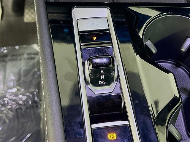 Photo of 2024 Platinum Gray Metallic Volkswagen Atlas Cross Sport
