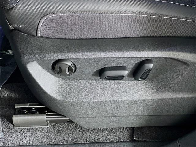 Photo of 2024 Platinum Gray Metallic Volkswagen Atlas Cross Sport
