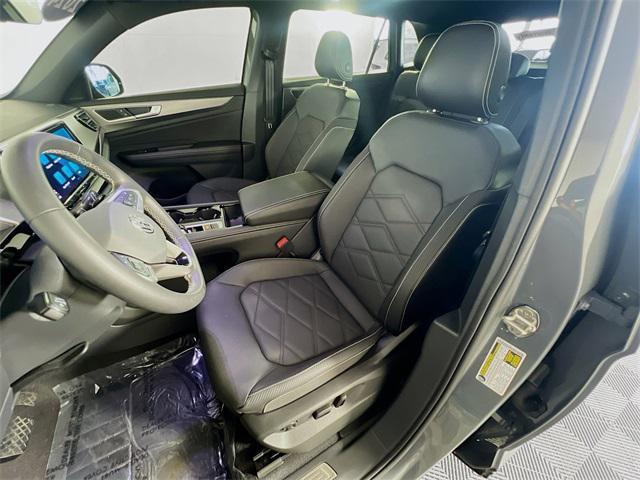 Photo of 2024 Platinum Gray Metallic Volkswagen Atlas Cross Sport