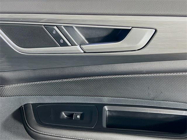 Photo of 2024 Platinum Gray Metallic Volkswagen Atlas Cross Sport