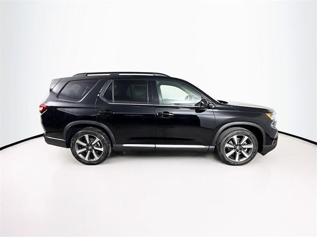Photo of 2025 Crystal Black Pearl Honda Pilot