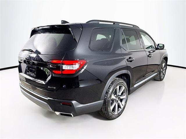 Photo of 2025 Crystal Black Pearl Honda Pilot