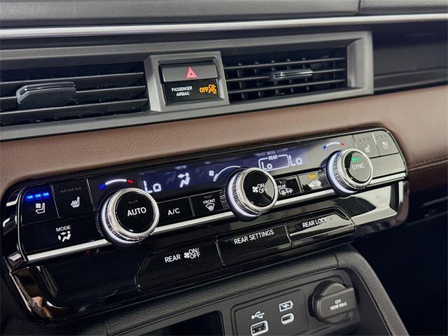 Photo of 2025 Crystal Black Pearl Honda Pilot