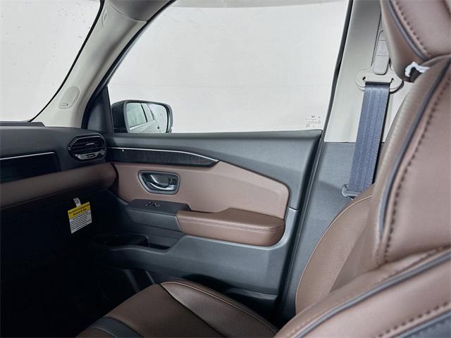 Photo of 2025 Crystal Black Pearl Honda Pilot