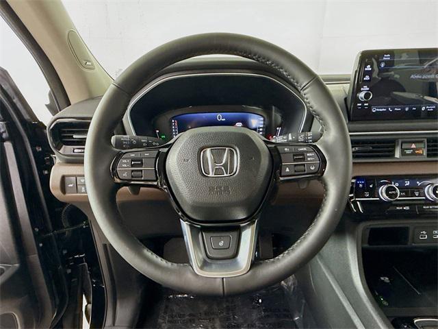 Photo of 2025 Crystal Black Pearl Honda Pilot