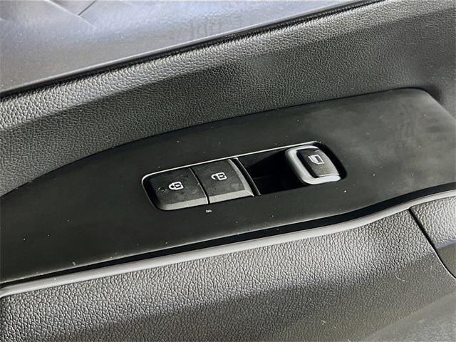 Photo of 2023 Glacial White Pearl Kia Sorento