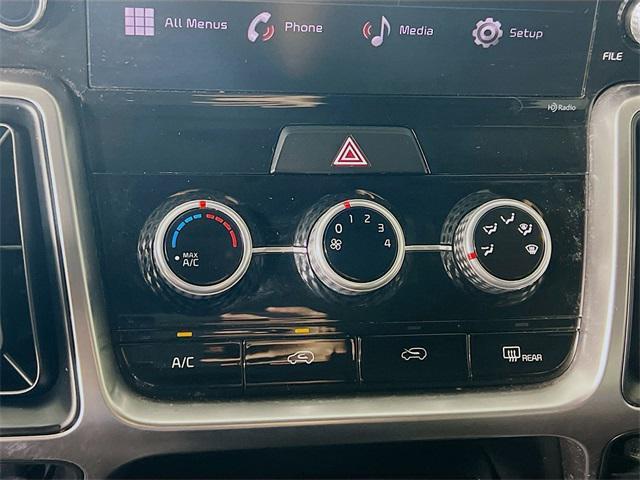 Photo of 2023 Glacial White Pearl Kia Sorento