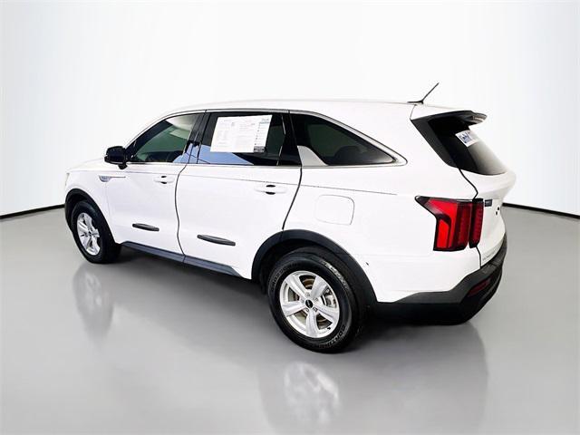 Photo of 2023 Glacial White Pearl Kia Sorento