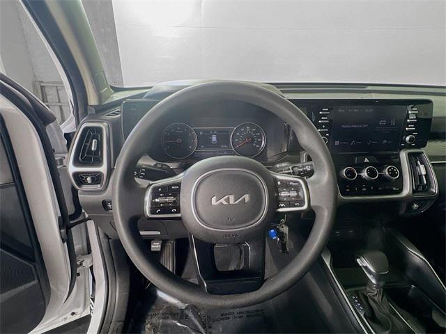 Photo of 2023 Glacial White Pearl Kia Sorento