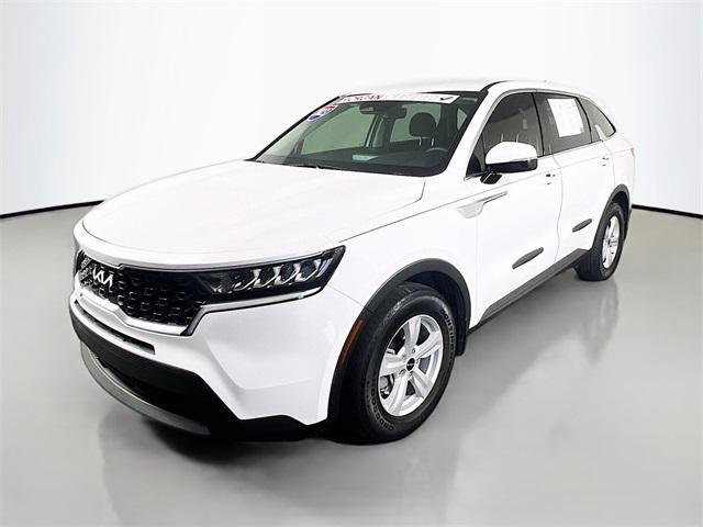 Photo of 2023 Glacial White Pearl Kia Sorento