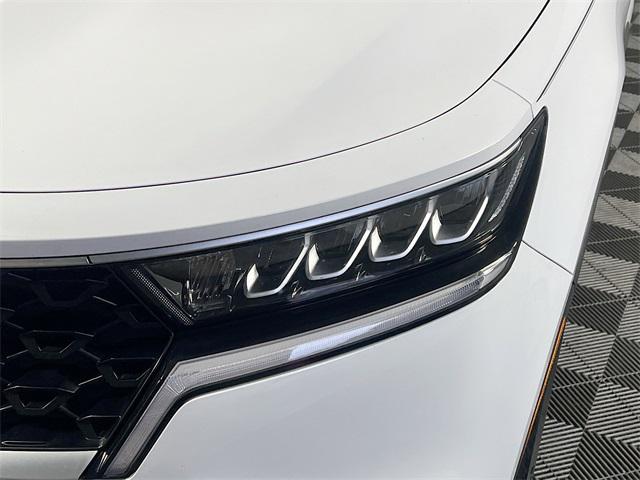 Photo of 2023 Glacial White Pearl Kia Sorento