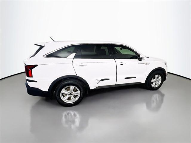 Photo of 2023 Glacial White Pearl Kia Sorento