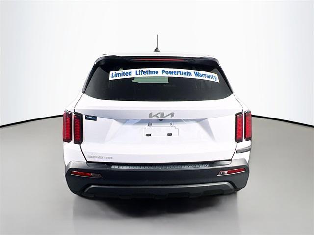 Photo of 2023 Glacial White Pearl Kia Sorento