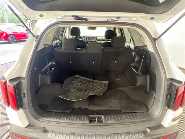 Photo of 2023 Glacial White Pearl Kia Sorento