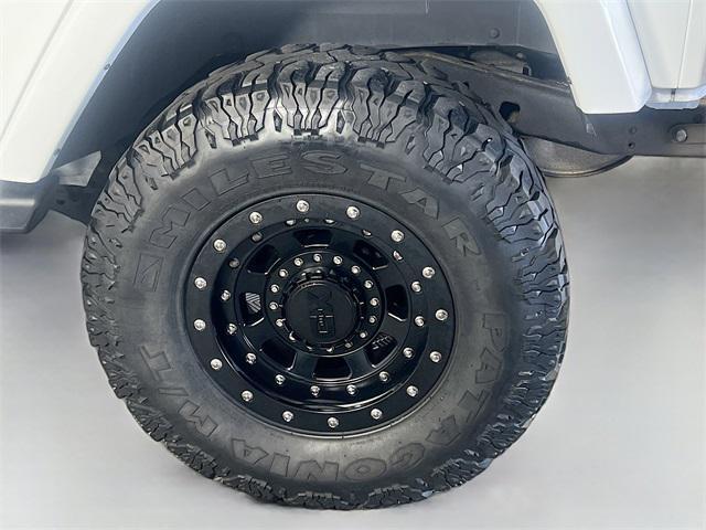 Photo of 2017 Bright White Clearcoat Jeep Wrangler