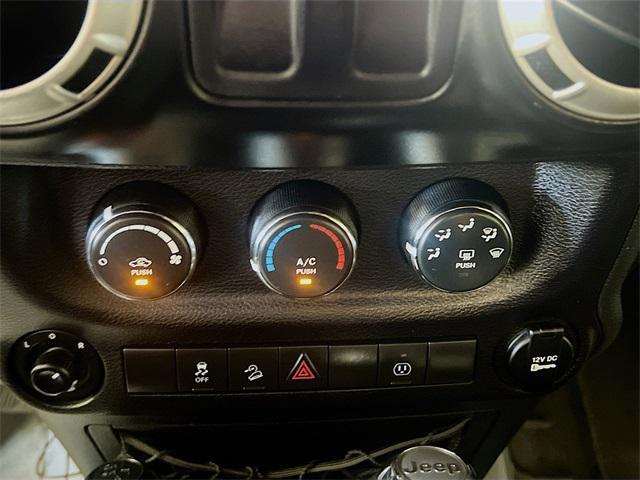 Photo of 2017 Bright White Clearcoat Jeep Wrangler