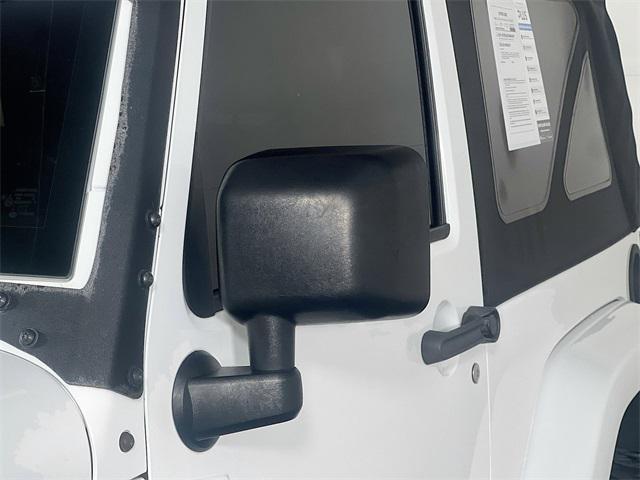 Photo of 2017 Bright White Clearcoat Jeep Wrangler