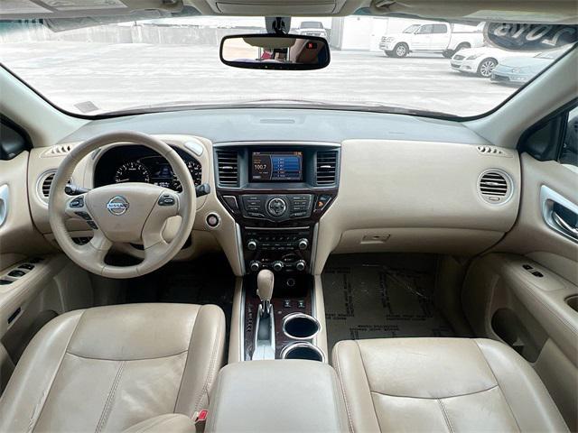 Photo of 2015 Cayenne Red Nissan Pathfinder