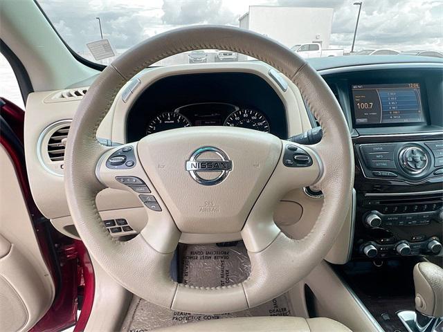 Photo of 2015 Cayenne Red Nissan Pathfinder