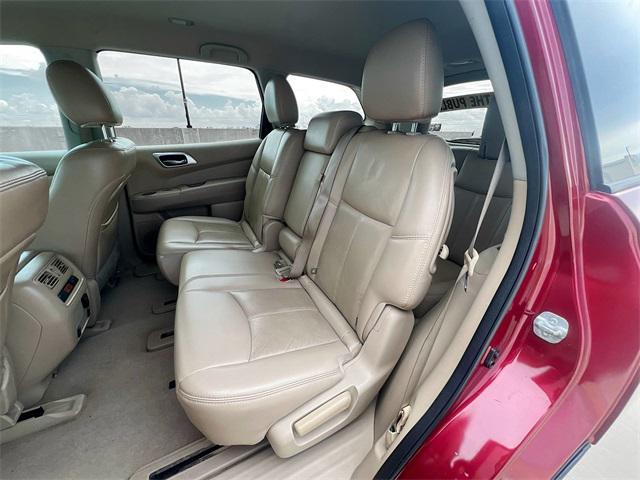 Photo of 2015 Cayenne Red Nissan Pathfinder